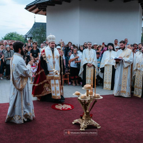 Sobor de ierarhi la ceremonia de binecuvântare a lucrărilor de reînnoire a Parohiei Stanița