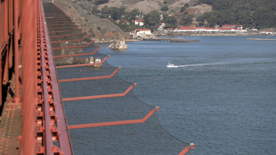 Podul Golden Gate din San Francisco are o plasă de prevenire a sinuciderilor