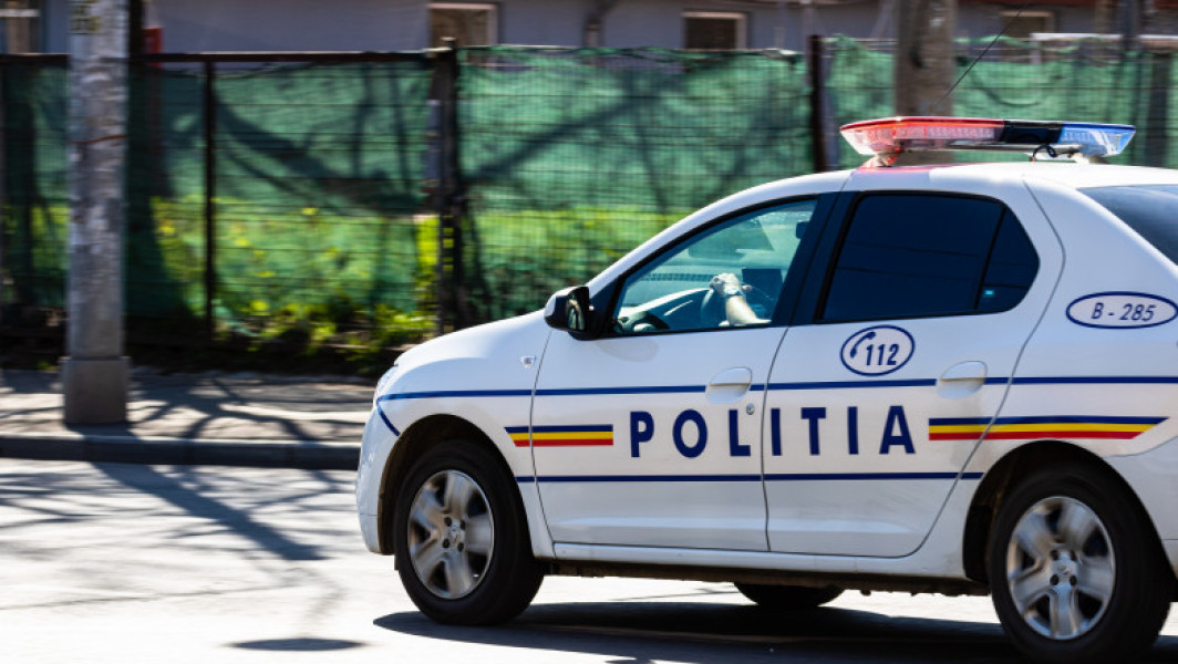 Polițist din Vrancea acuzat de furt și distrugerea GPS-urilor de pe mașini de poliție