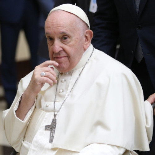 Papa Francisc își recapătă treptat forțele în spital