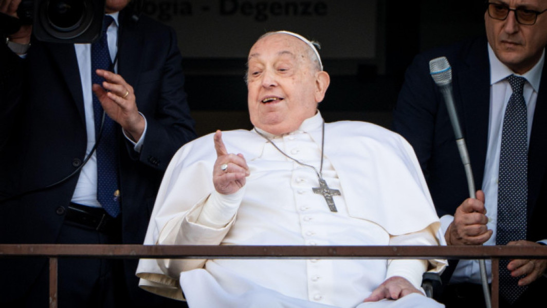 Papa Francisc prezintă o îmbunătățire surprinzătoare după spitalizare