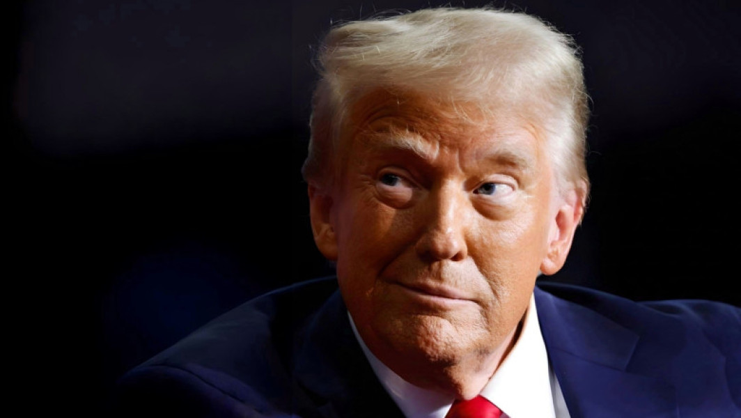 Trump vrea să aducă producția de iPhone-uri în SUA