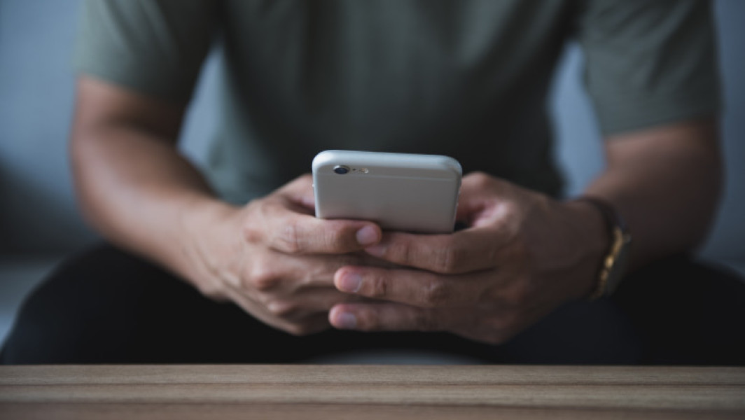 Tineri din Marea Britanie caută victime pe forumuri online