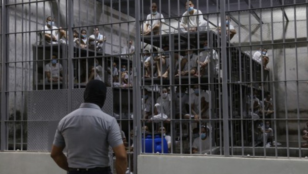 Statele Unite expulzează zece persoane suspectate de legături cu bande criminale în El Salvador