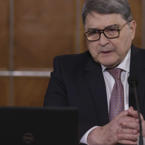 Ministrul român al Afacerilor Externe, Emil Hurezeanu, participă la reuniunea din Luxemburg