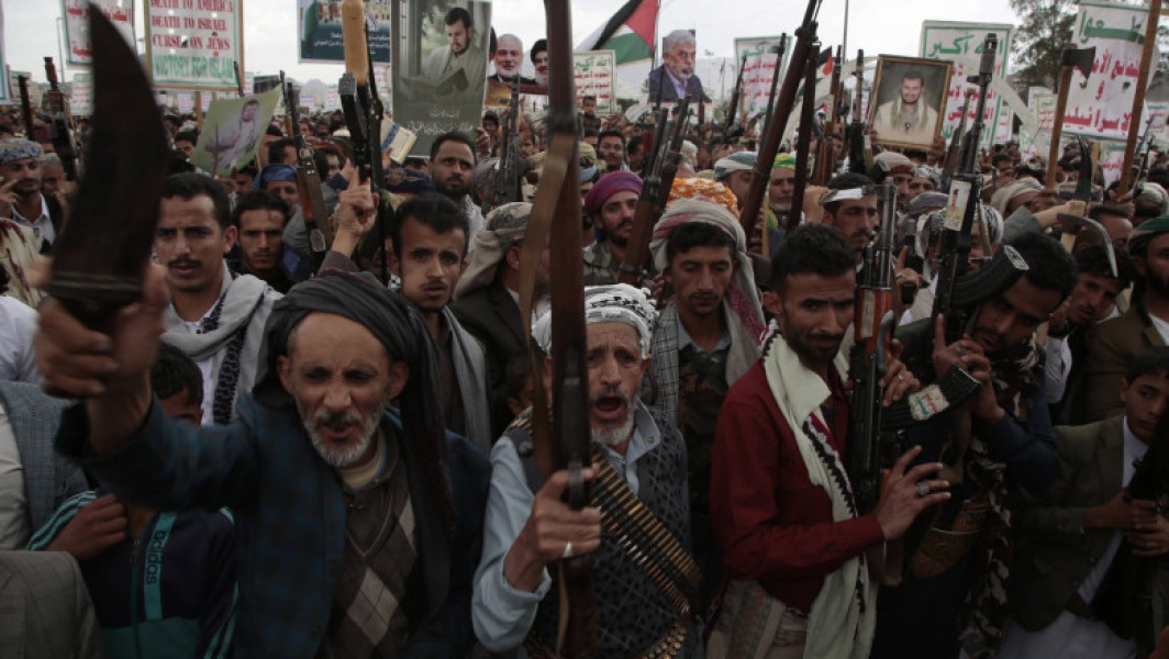 Rebelii houthi revendică atacuri împotriva Israelului și a navelor americane în Marea Roșie