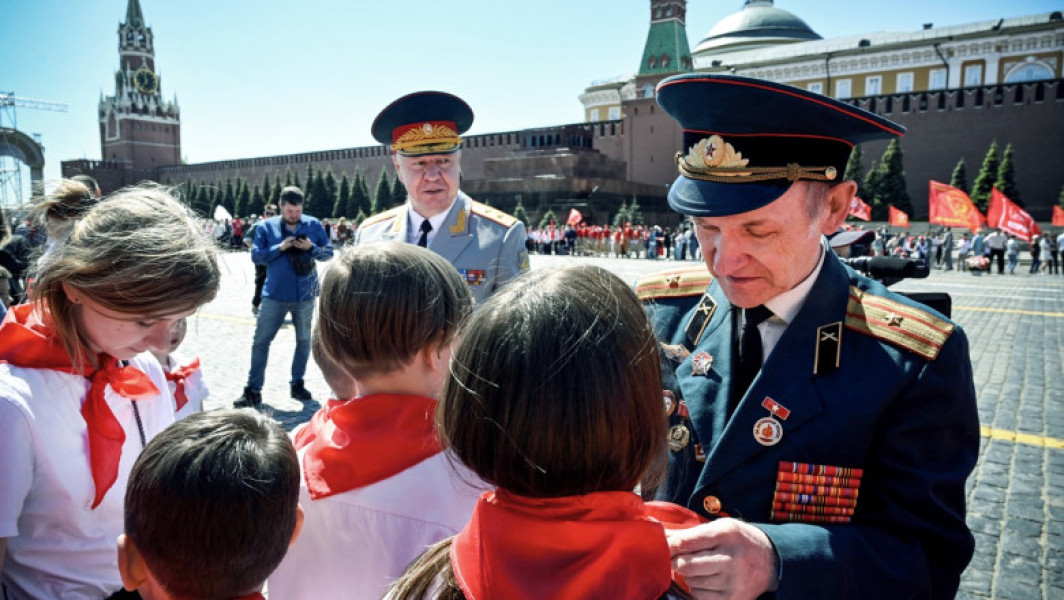 Serviciile secrete britanice avertizează cu privire la militarizarea educației în Rusia