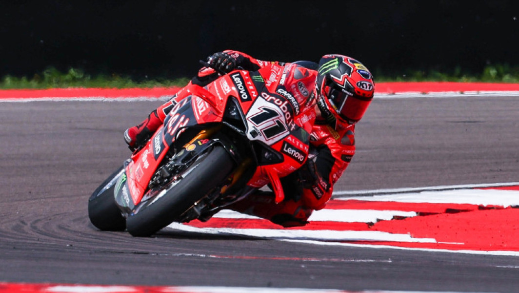 Doi motocicliști au murit într-un accident în timpul campionatului britanic de superbike