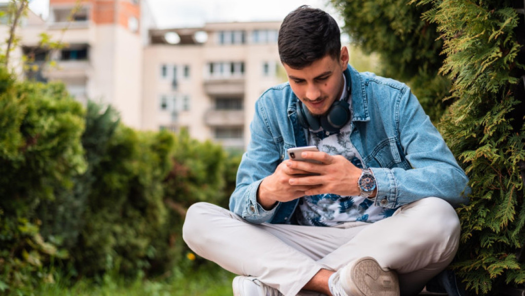 Aproape jumătate dintre tineri ar prefera o lume fără internet