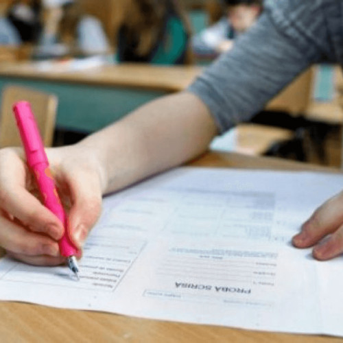 Evaluarea națională pentru elevii de clasa a VI-a a avut loc în județul Neamț pe 27 și 28 mai 2025, potrivit monitorulneamt.ro. În prima zi, elevii au susținut proba la Limba și comunicare - Limba română, iar în a doua zi au fost testate materia la Matematică și Științe ale naturii. În total, au fost înscriși 3.882 de elevi, iar testarea s-a desfășurat în 112 unități școlare.