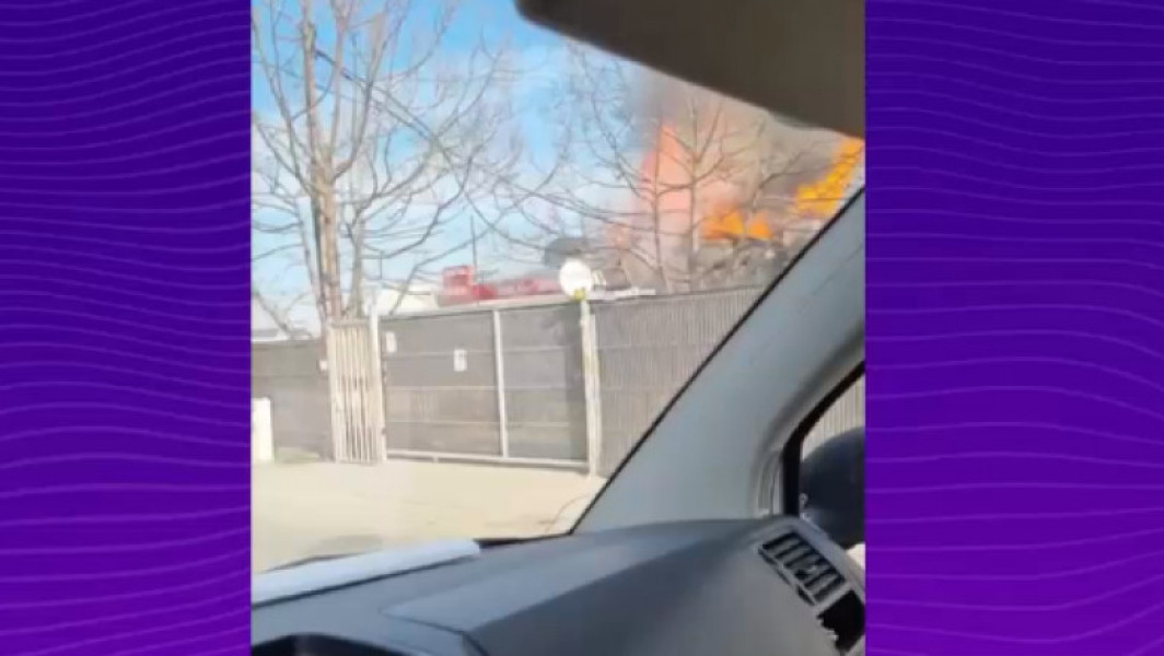 Incendiu la o vopsitorie auto din Constanța - Mașină în flăcări în cuptor!