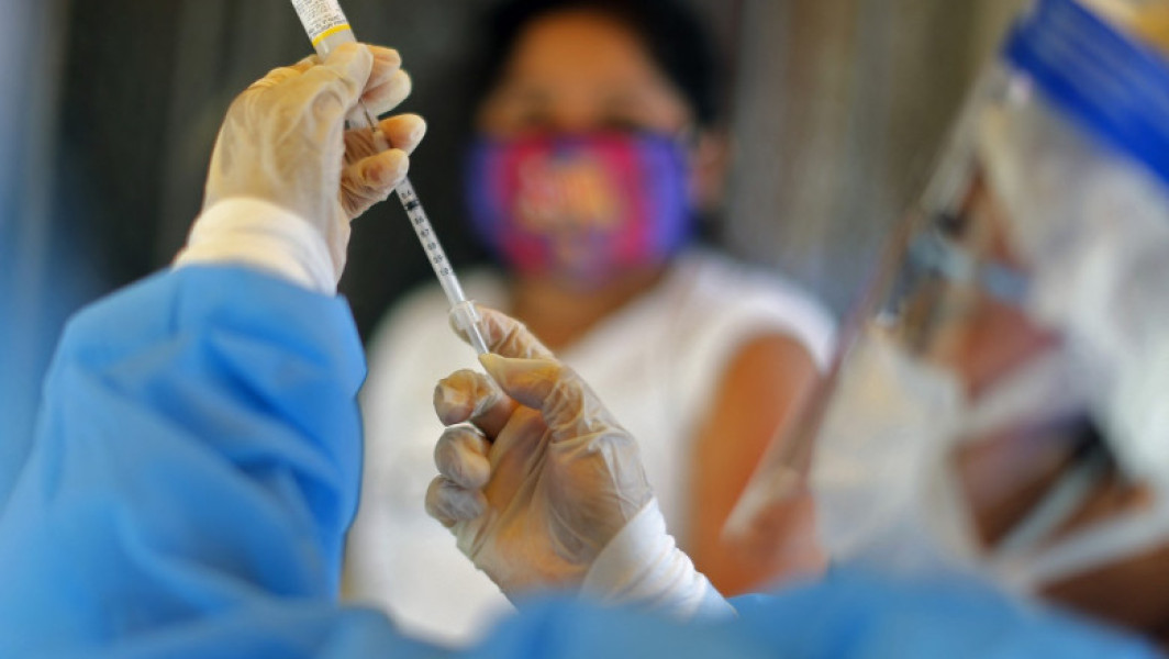 Cea mai mare epidemie de difterie din Europa occidentală din ultimii 70 de ani afectează populații vulnerabile, precum migranții și persoanele fără adăpost, relatează AFP citând studii recente. Potrivit cercetătorilor francezi, această creștere semnificativă a cazurilor a fost observată în 2022, iar analiza probelor de la 362 de pacienți din 10 țări arată că 98% dintre ei erau bărbați, cu o vârsta medie de 18 ani, și aproape toți migraseră recent, notează Agerpres.