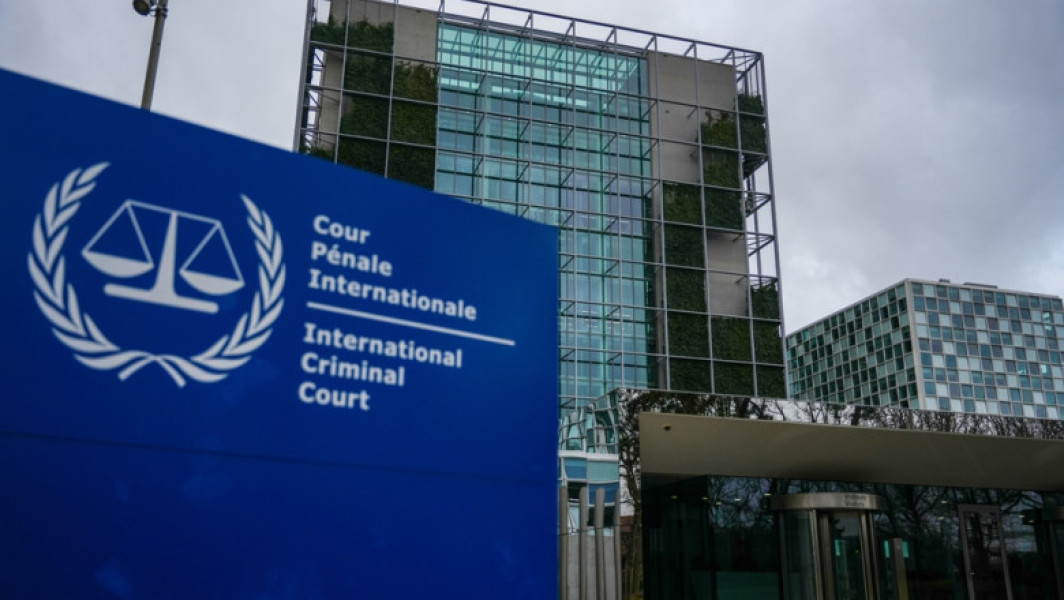 Administratia președintelui Donald Trump a impus joi sancțiuni fără precedent împotriva a patru judecători ai Curții Penale Internaționale, ca răspuns la emiterea unui mandat de arestare pe numele premierului israelian Benjamin Netanyahu și la deschiderea unui caz privind presupuse crime de război comise de trupele americane în Afganistan, potrivit Reuters. Potrivit unei declarații a secretarului de stat american Marco Rubio, citate de News.ro, sanctiunile vizează Solomy Balungi Bossa din Uganda, Luz del Carmen Ibanez Carranza din Peru, Reine Adelaide Sophie Alapini Gansou din Benin și Beti Hohler din Slovenia.