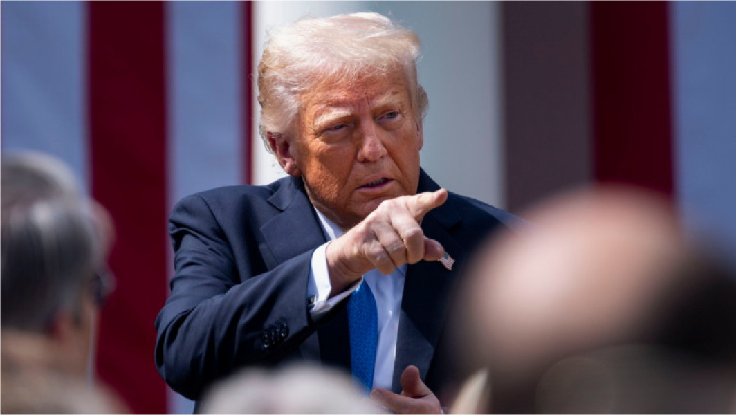 Europa se pregătește pentru negocieri critice cu Donald Trump, în care va fi pusă în joc securitatea, economia și apărerea continentului, potrivit digi24.ro. Oficialii Uniunii Europene se tem că președintele american ar putea exploata cele trei crize pentru a forța acceptarea termenilor impuși de Casa Albă, notează Financial Times.