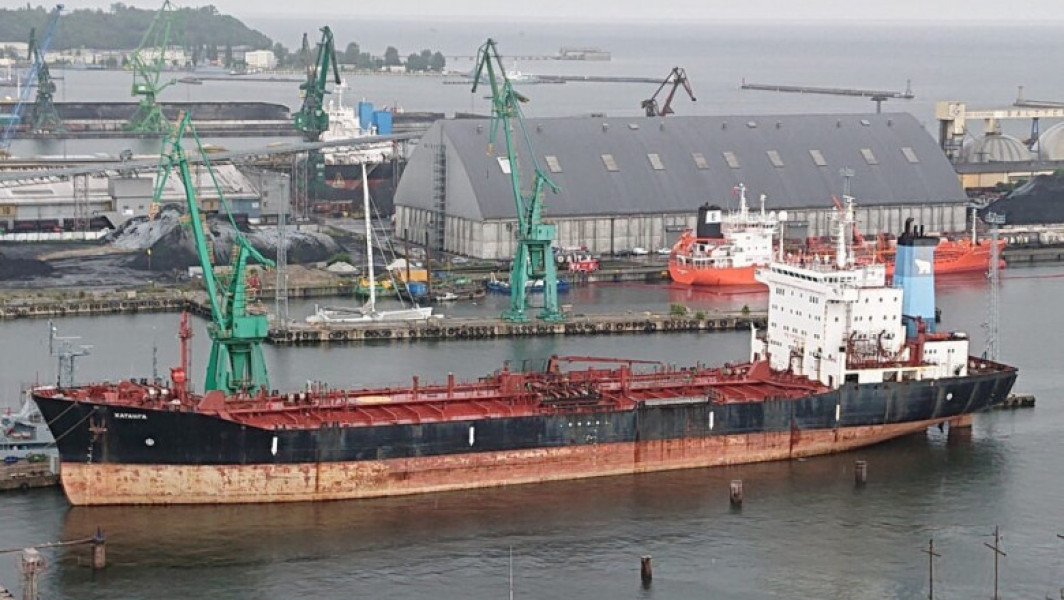 Petrolierul rusesc Khatanga a plecat din portul Gdynia după opt ani în Polonia