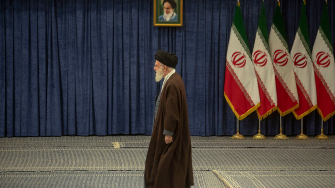 izraelul, aproape de prăbușire după atacurile iraniene, liderul supreme iranian afirmă că “Republica islamică a câștigat și a palmuit America”