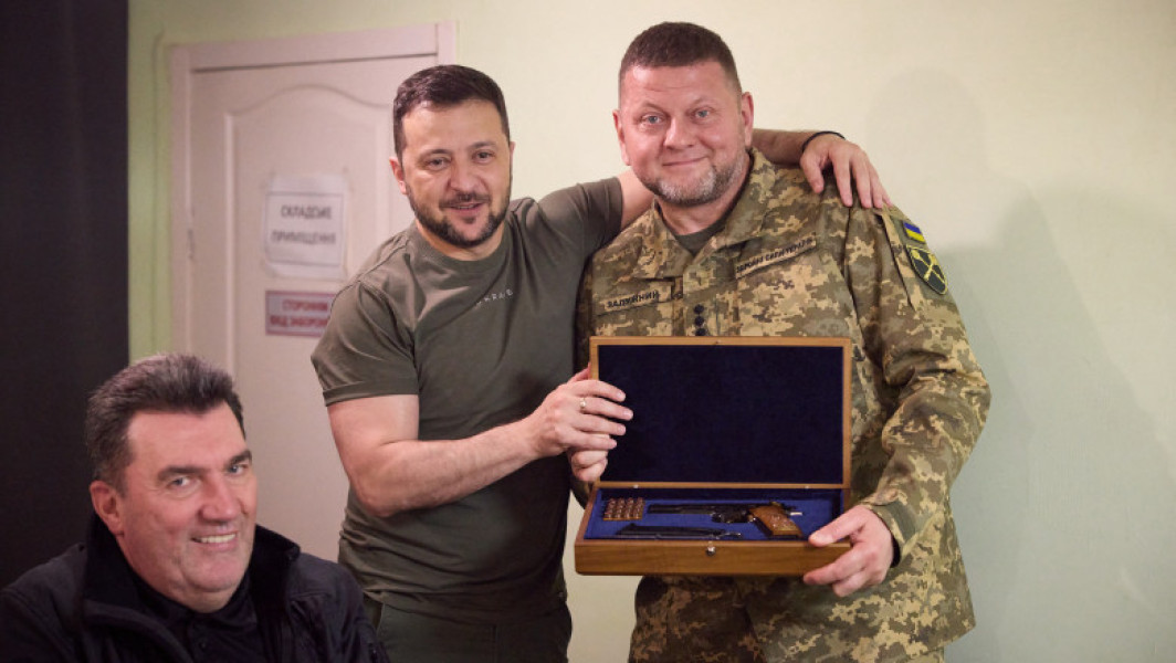 Zelenski și Zalujnii, principali candidați în cazul alegerilor prezidențiale din Ucraina