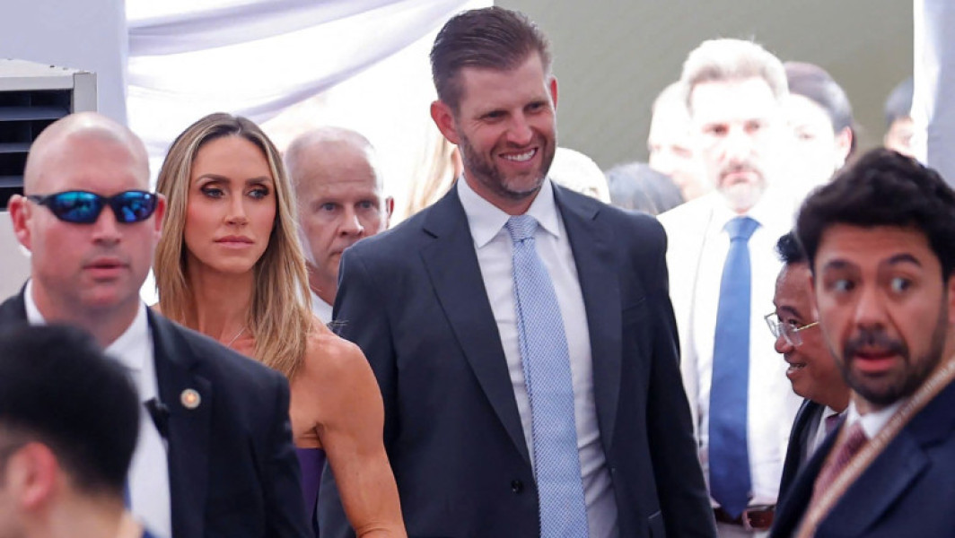 Eric Trump, fiul fostului președinte Donald Trump, a sugerat că el sau alt membru al familiei ar putea candida la președinție după încheierea mandatului tatălui său, potrivit The Guardian. Într-un interviu acordat Financial Times, el a spus că drumul către Casa Albă „ar fi ușor” dacă ar decide să urmeze pe urmele tatălui său.
