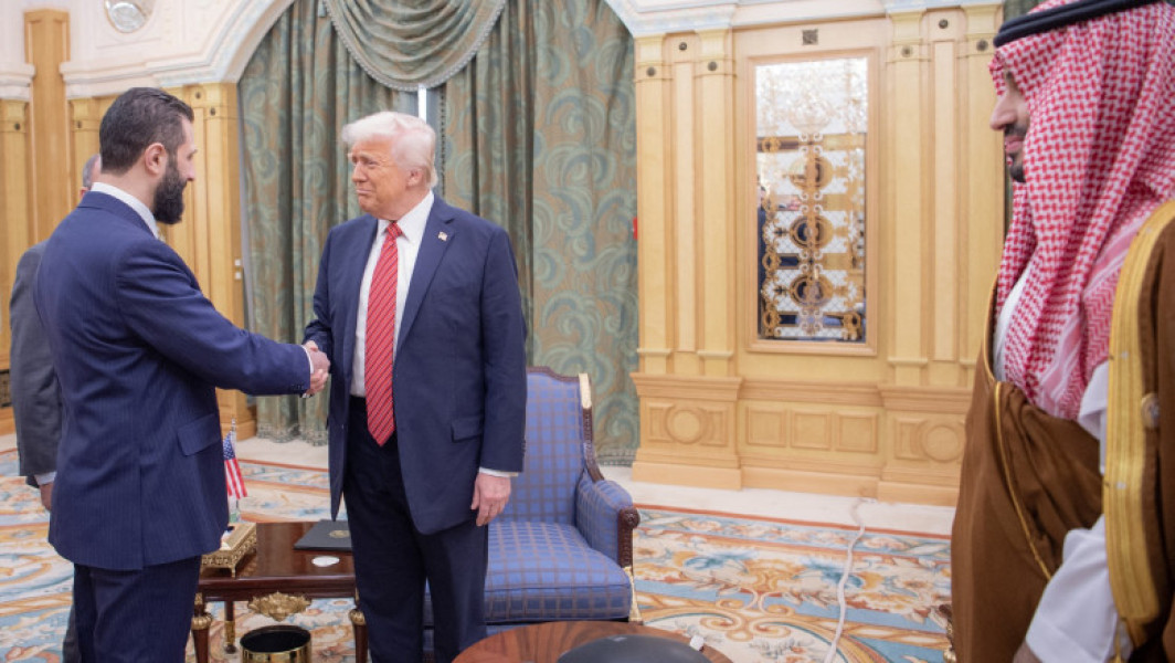 Trump semnează ordinul de eliminare a sancțiunilor împotriva Siriei