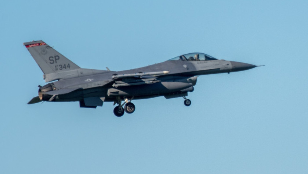 incident cu avionul de vanatoare F-16 al SUA deasupra clubului Trump din New Jersey