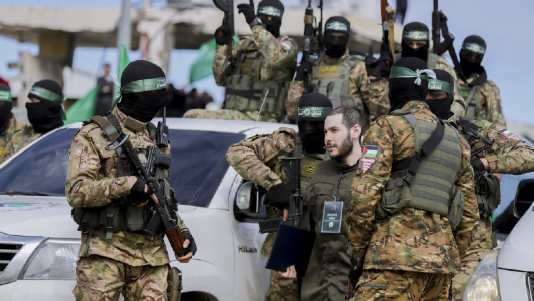 Negocierile dintre Israel și Hamas, deschise în Qatar, au ajuns în impas după trei zile de discuții indirecte, anunță un oficial palestinian citat de BBC. Potrivit acestuia, principalele obstacole rămân modul în care va fi distribuit ajutorul umanitar în timpul armistițiului și retragerea trupelor israeliene din Gaza.