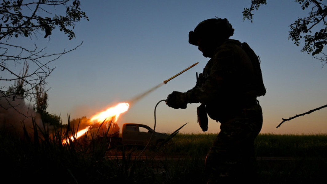 Armata rusească avansează lent pe frontul ucrainean, potrivit BBC, fiind estimat că, dacă ritmul actual se menține, Rusia ar avea nevoie de cel puțin 70 de ani pentru a cuceri întreaga Ucraină. În ultima lună, forțele ruse au ocupat o suprafață de aproximativ 556 de kilometri pătrați, adică aproape dublul suprafeței municipiului București, notează DeepState, un grup ucrainean de analize militare, care monitorizează zilnic linia frontului.
