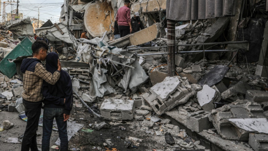 Atac devastator în Gaza: cel puțin 15 militanti palestinieni, inclusiv opt copii și două femei, uciși la coada pentru medicamente