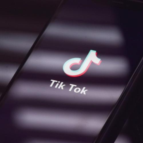 De ce UE nu interzice TikTok, în timp ce SUA analizează vânzarea aplicației