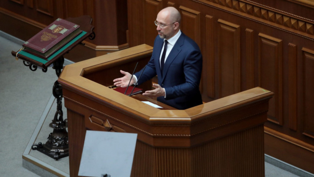 Parlamentul ucrainean a aprobat demisia prim-ministrului Denis Shmihal, deschizând astfel calea pentru o remaniere guvernamentală, conform presei din Ucraina. Decizia vine după ce președintele Volodymyr Zelenski a numit-o pe Iuliia Sviridenko, actual prim-viceprim-ministru și ministru al economiei, pentru a-i prelua mandatul, după peste cinci ani de când Shmihal ocupa această funcție.