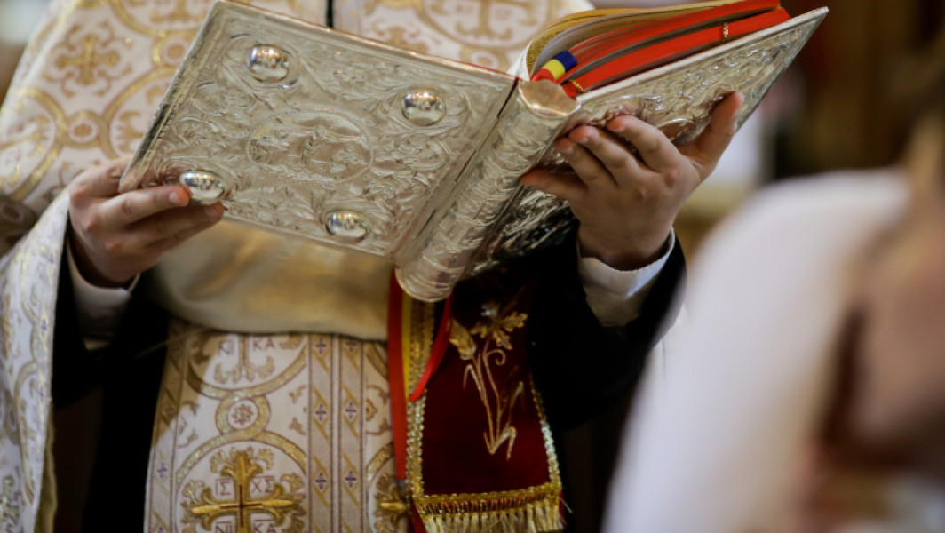Preotul din Satu Mare, suspectat de agresiune sexuală asupra minorilor, a fost arestat preventiv