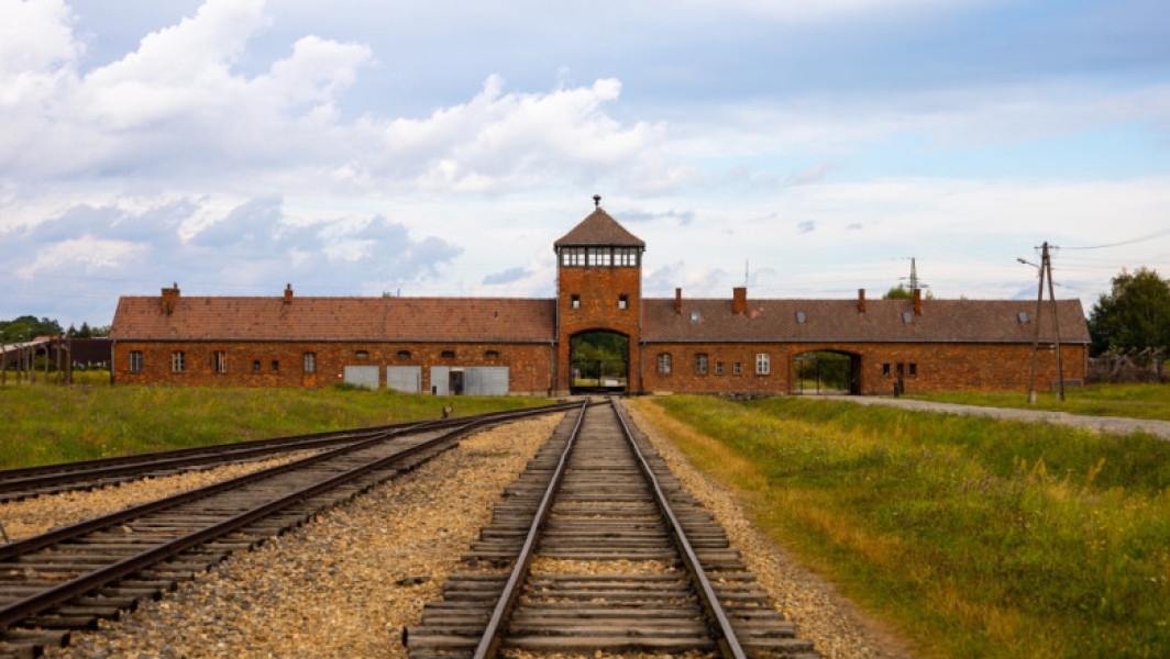 Campanie pentru combaterea negării Holocaustului la muzeul Auschwitz-Birkenau