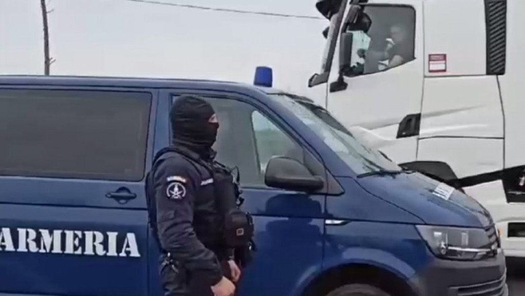 Scandalul Mitei la Vama București: Stenogramele dezvăluie detalii șocante de negocieri și oferte de mită pentru protecție. Șeful instituției a fost arestat pentru mită în valoare de 50 de mii de euro.