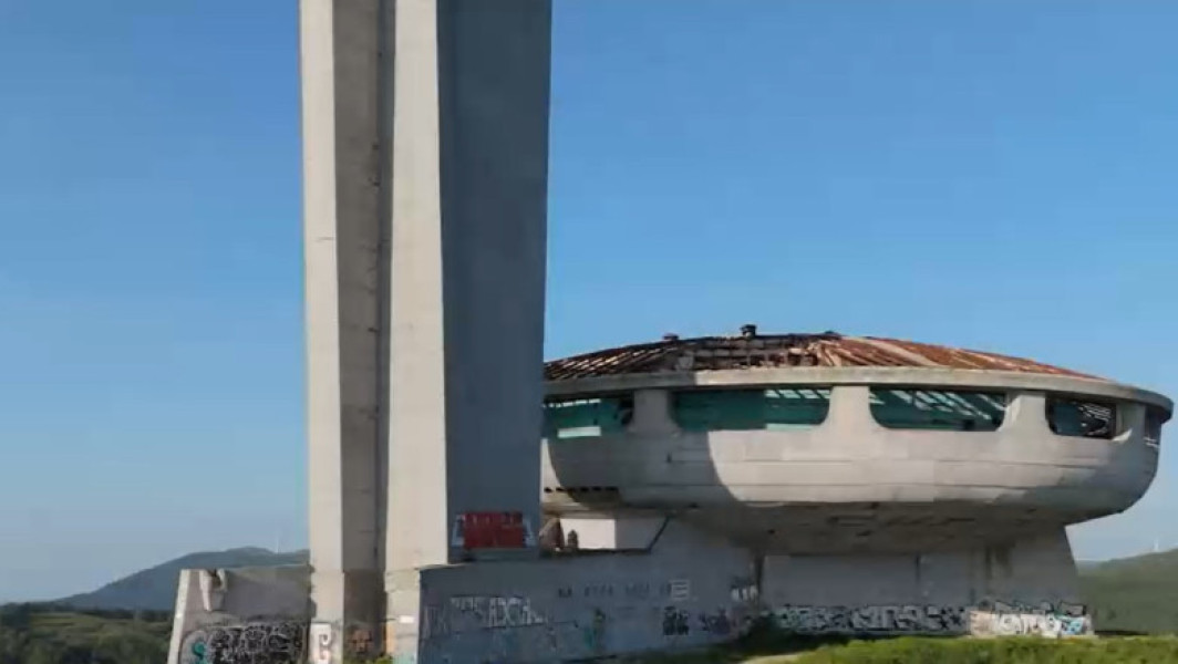 Buzludja, monumentul socialist din Bulgaria, prinde viață în fiecare an