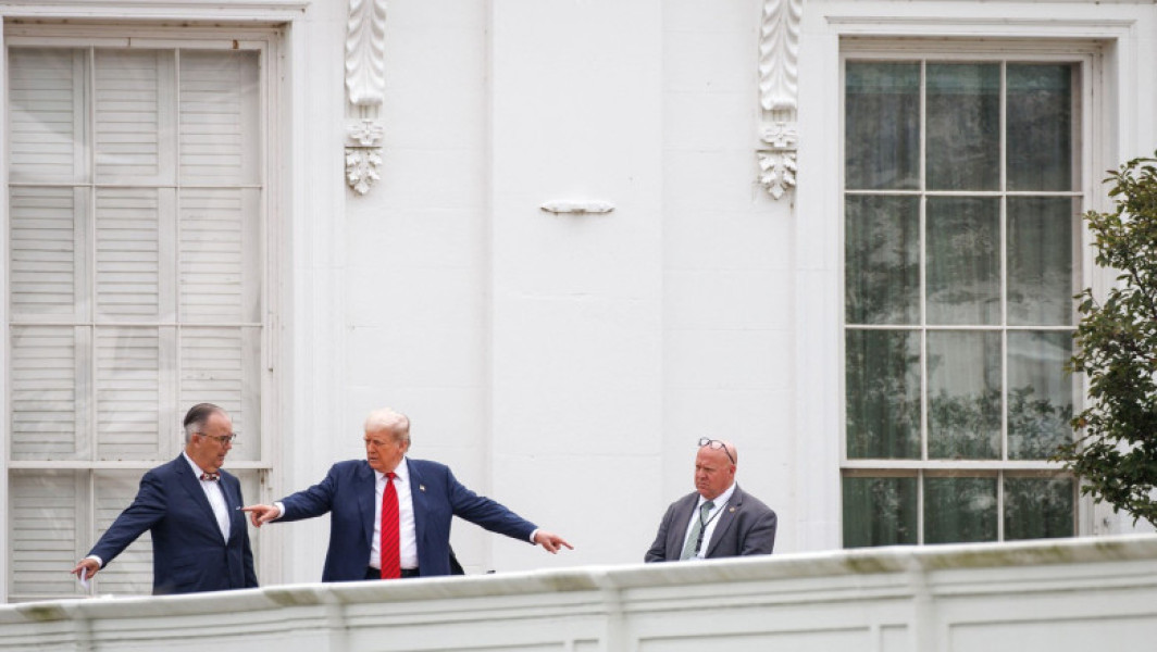 Trump a glumit despre rachete nucleare pe acoperișul Casei Albe