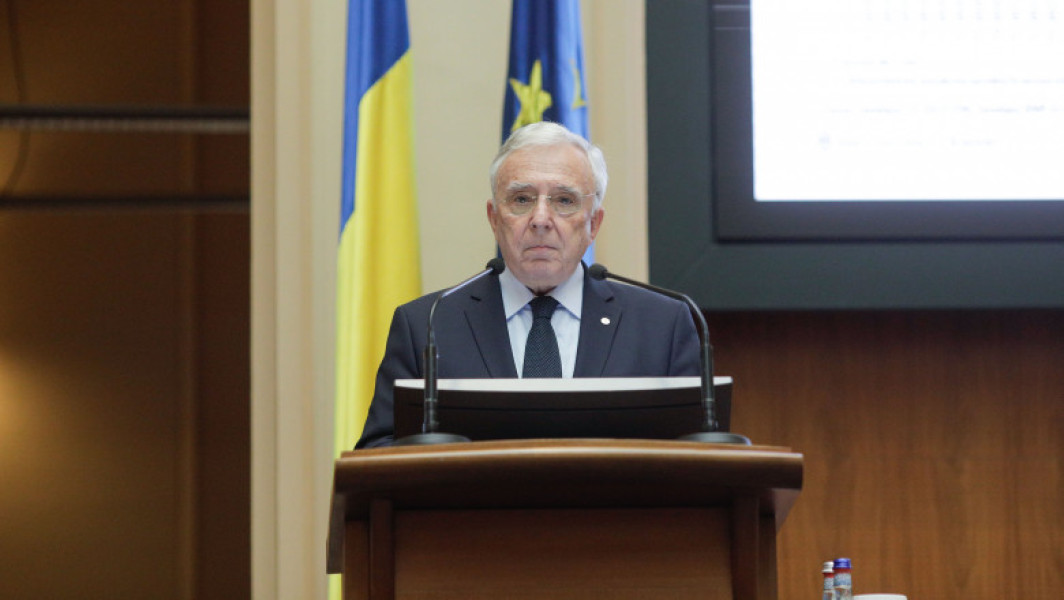 Problema fiscală a României: Guvernatorul BNR avertizează asupra unui deficit uriaș în buget și necesitatea unor măsuri de ajustare graduală