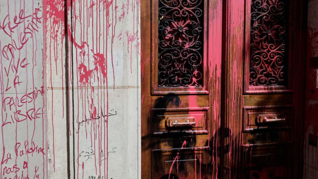 Sediul companiei aeriene israeliene El Al din Paris, vandalizat cu inscripții ostile, în noaptea de miercuri spre joi
