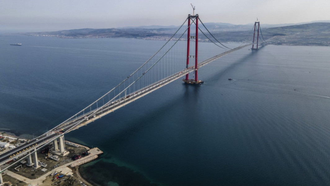 Incendiile forestiere din nord-vestul Turciei au condus la închiderea temporară a traficului maritim în Strâmtoarea Dardanele