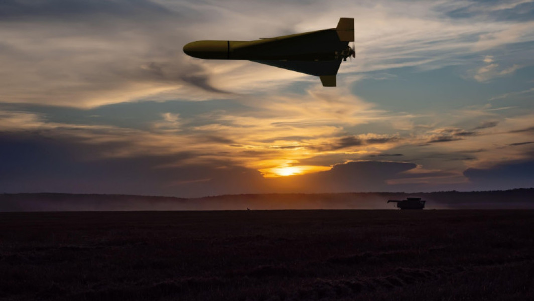 Rusia a lansat 85 de drone de atac și o rachetă balistică asupra Ucrainei, chiar în timpul întâlnirii dintre președintele SUA, Donald Trump, și omologul său rus, Vladimir Putin, potrivit Forțelor aeriene ucrainene, citează digi24.ro. Loviturile au vizat teritoriile din regiunile Sumi, Donetk, Cernihiv și Dnepropetrovsk, iar forțele de apărare aeriană ale Ucrainei au reușit să doboare 61 dintre drone.