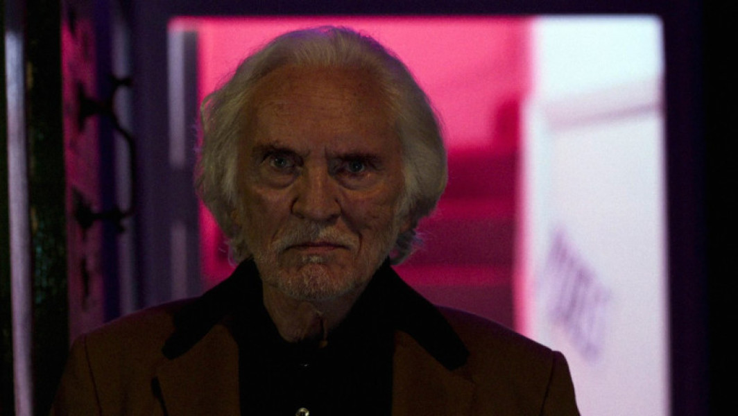 Terence Stamp, actor aflat în raza atenției mondiale, a încetat din viață la vârsta de 87 de ani, informează familia sa într-o declarație citată de postul digi24.ro. Celebru pentru rolul Generalului Zod din filmele Superman, actorul britanic s-a remarcat de-a lungul unei cariere de șase decenii, fiind distribuit în producții renumite precum "The Adventures of Priscilla, Queen of the Desert" și "Far From the Madding Crowd".