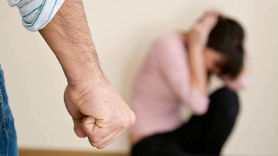 Bărbat de 56 de ani cercetat pentru violență în familie la Piatra-Neamț