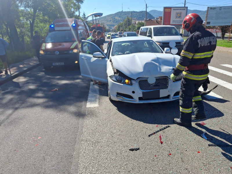 Accident în Piatra-Neamț: două femei rănite după ce un pieton a fost lovit pe trecere