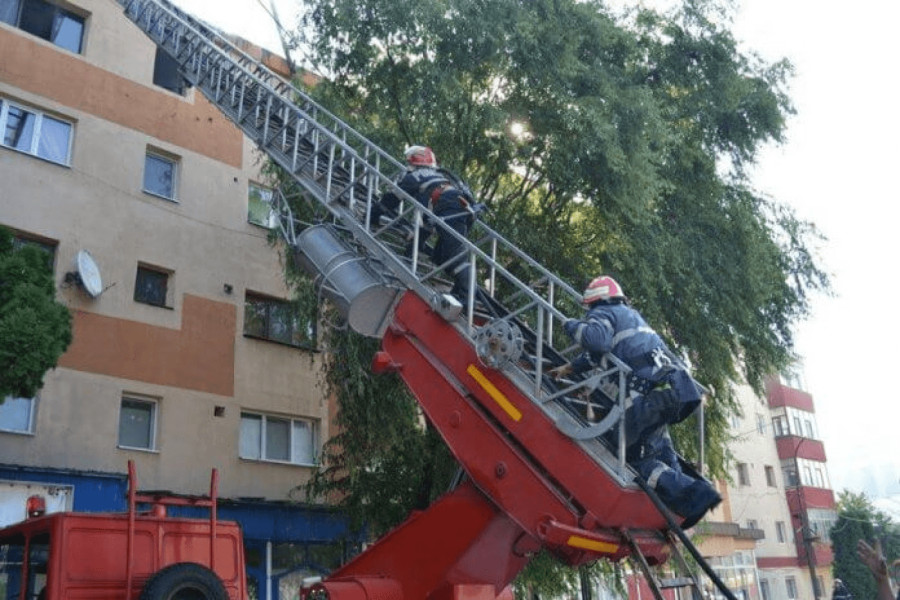 Două femei găsite în apartamente din Piatra-Neamț în decurs de o zi