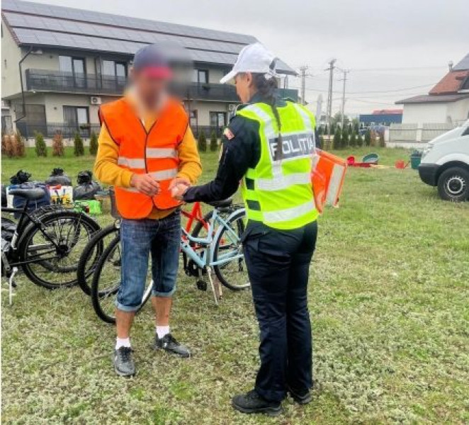 Polițiștii din Piatra-Neamț au susținut acțiuni educative pentru siguranța bicicliștilor și pietonilor