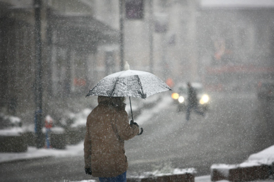 Moldova se confruntă cu temperaturi scăzute, ploi şi ninsori în următoarele zile