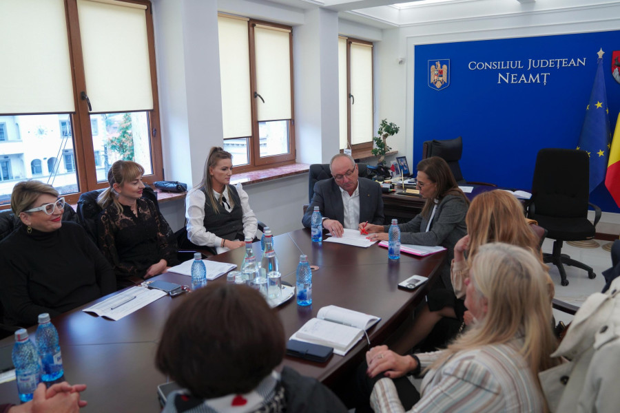 Consiliul Județean Neamț discută reorganizarea centrelor sociale pentru eficientizare