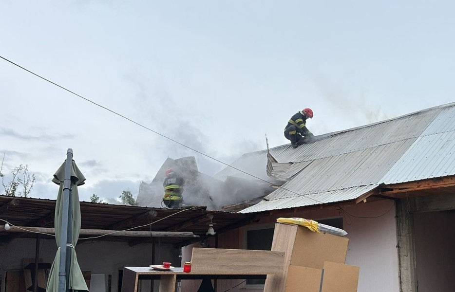 Incendiu într-o gospodărie din Mărgineni provocat de un scurtcircuit