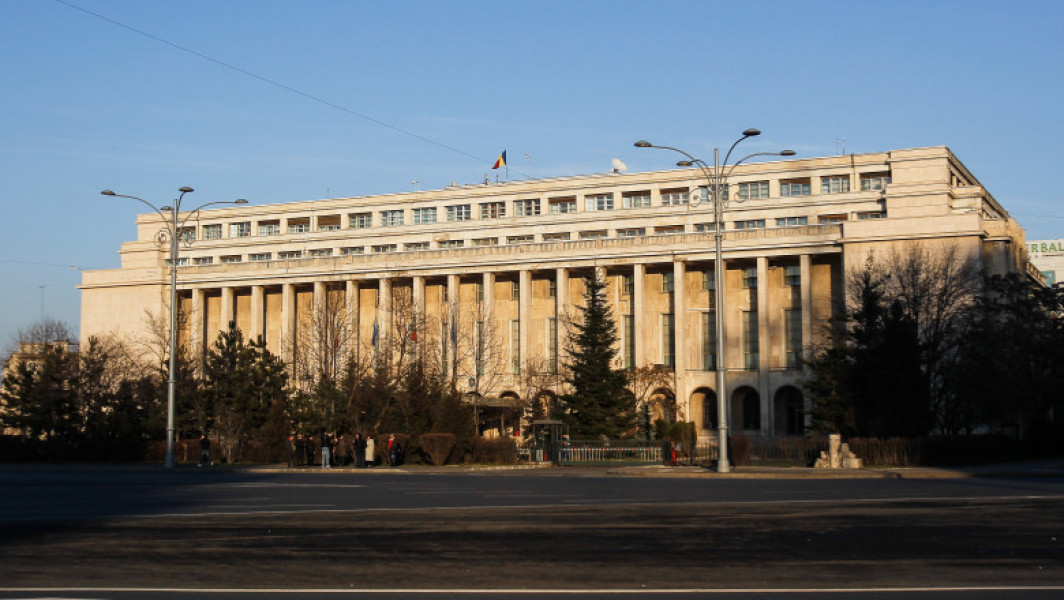 Palatul Victoria iluminat în semn de solidaritate cu Ucraina