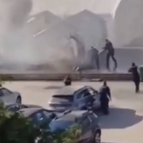 Focuri de armă și incident în fața parlamentului din Belgrad