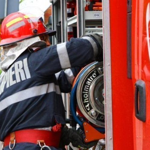 Incendiu izbucnit într-o casă din Gâdinți, intervenție promptă a pompierilor
