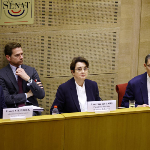 Președinta Luvrului propune comisariat de poliție după jaful de 88 de milioane de euro